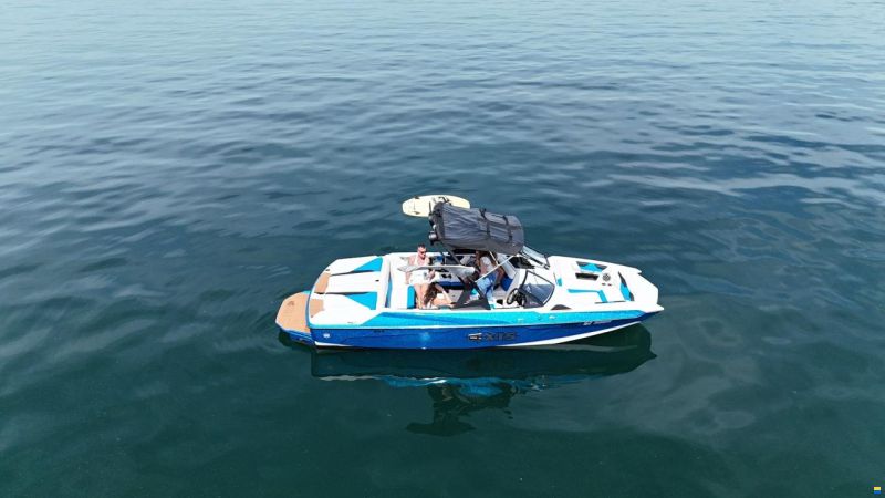 Axis by Malibu A22