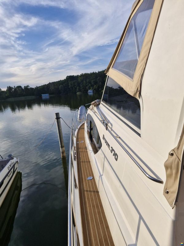Broom 370