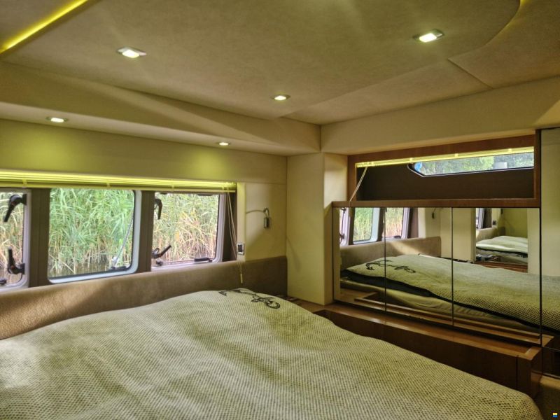 Broom 370