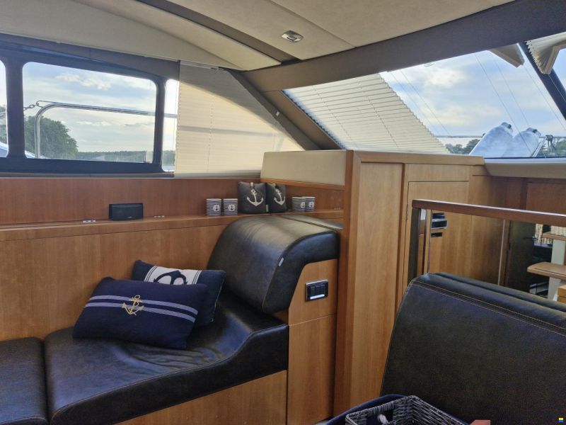 Broom 370