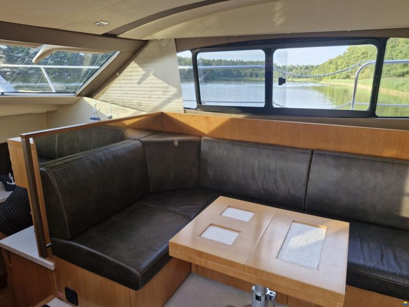 Broom 370