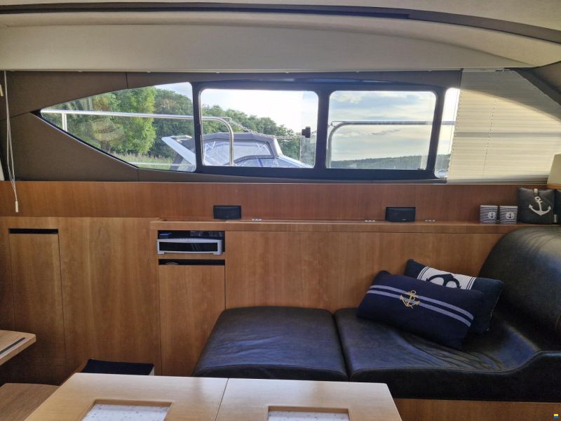 Broom 370