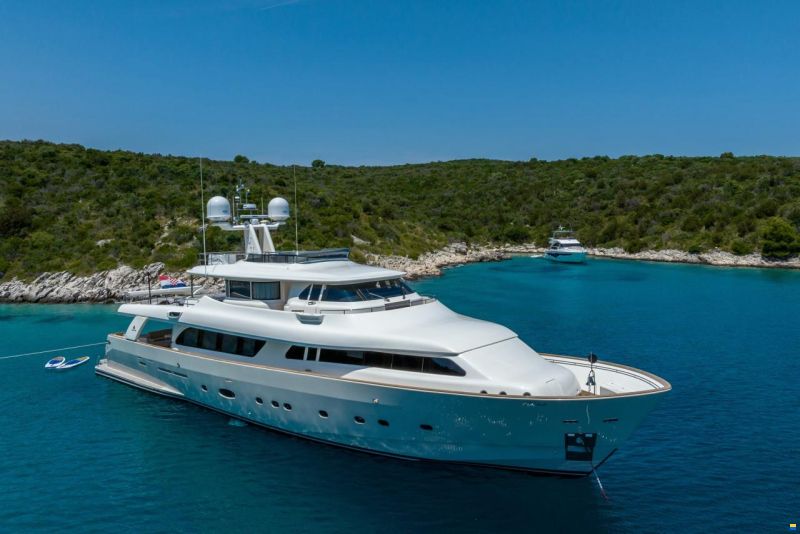 Ferretti Custom Line Navetta 30