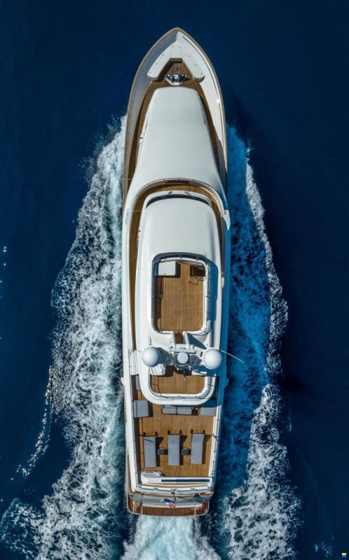 Ferretti Custom Line Navetta 30