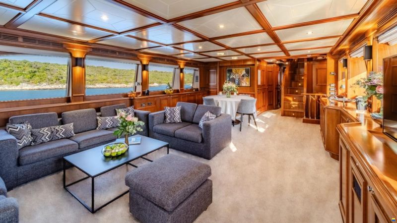 Ferretti Custom Line Navetta 30