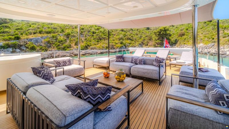 Ferretti Custom Line Navetta 30