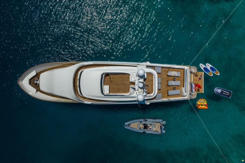 Ferretti Custom Line Navetta 30