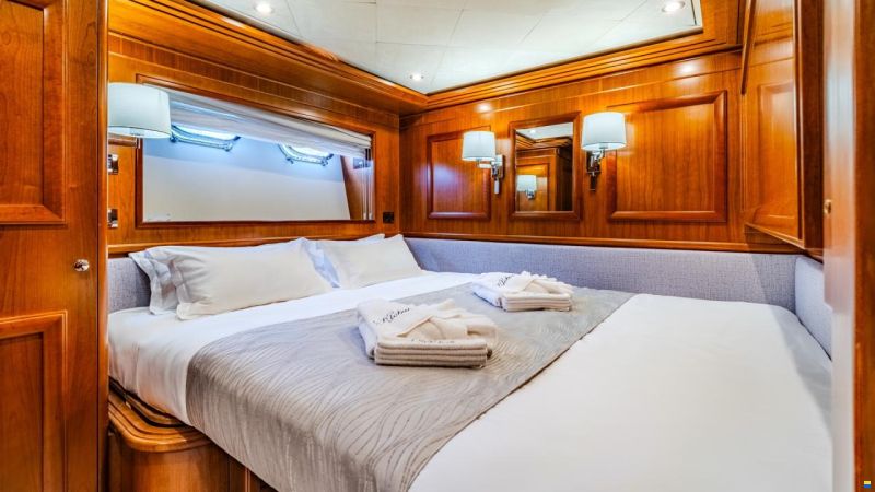 Ferretti Custom Line Navetta 30