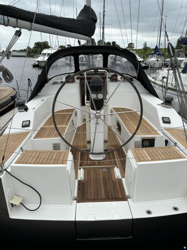 Hanse 320