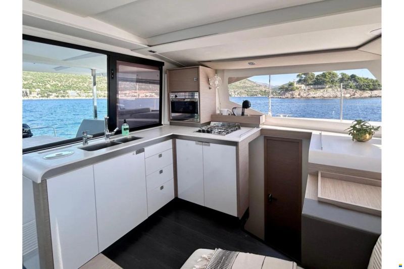 Fountaine Pajot Isla 40