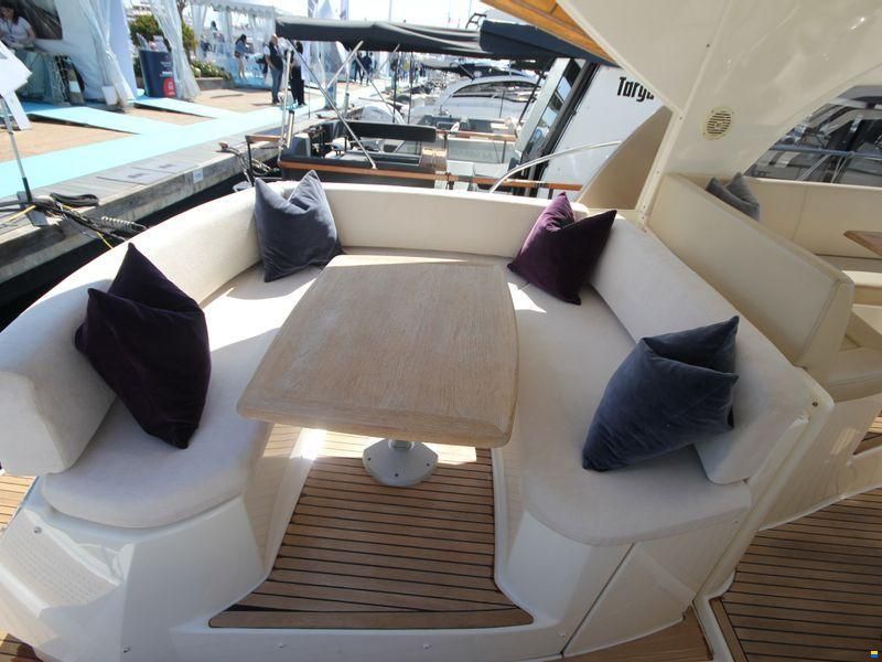 Prestige 38S