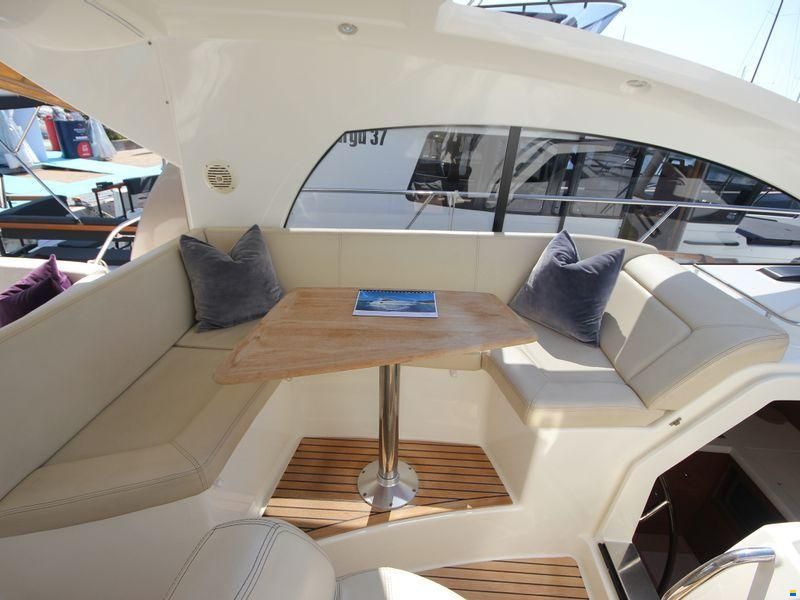 Prestige 38S