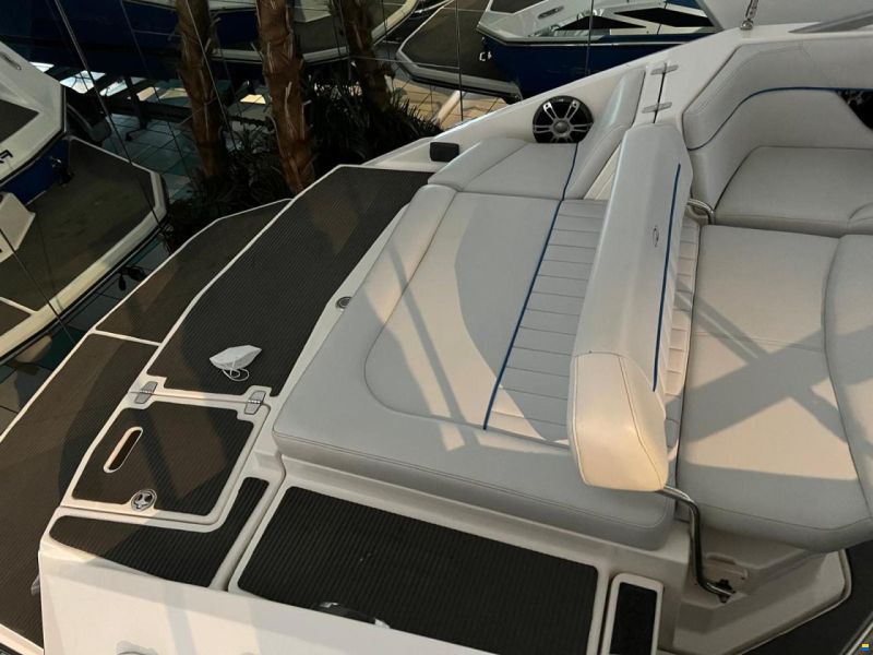 Regal 2220 FASDECK