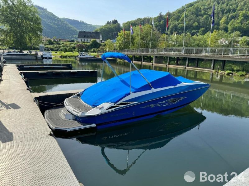 Regal 2220 FASDECK