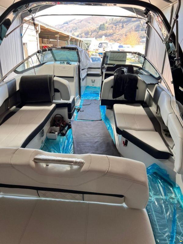 Regal 26 FASDECK