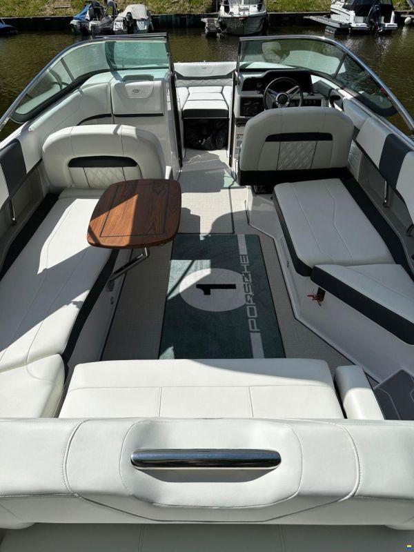 Regal 26 FASDECK