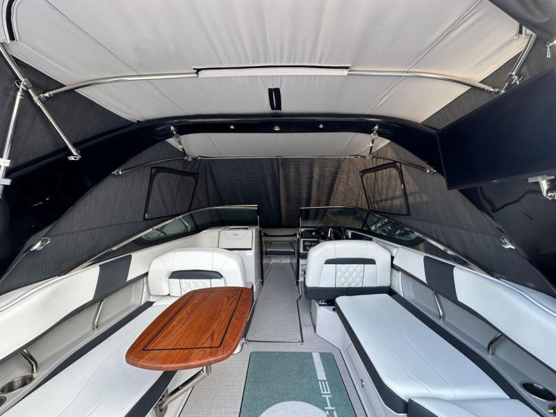 Regal 26 FASDECK