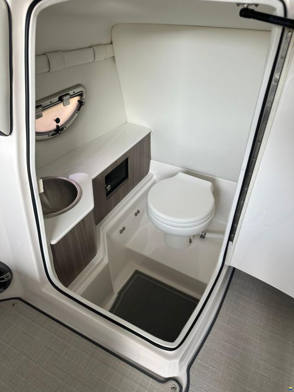 Regal 26 FASDECK