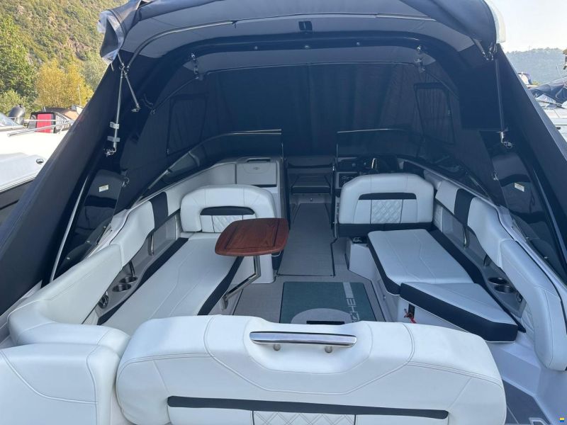 Regal 26 FASDECK