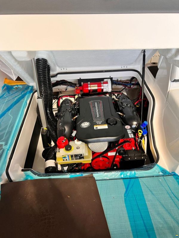Regal 26 FASDECK