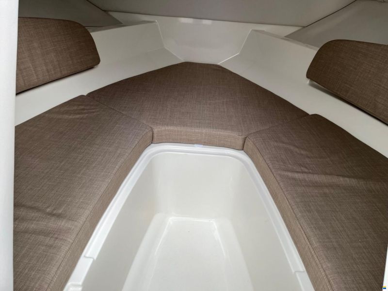 Bayliner VR5 Cuddy med Mercury F200 XL-E