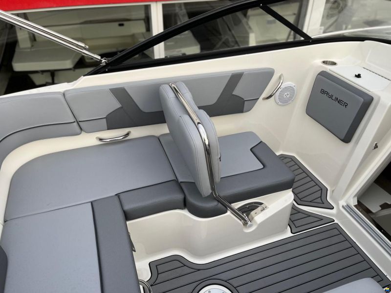 Bayliner VR5 Cuddy med Mercury F200 XL-E
