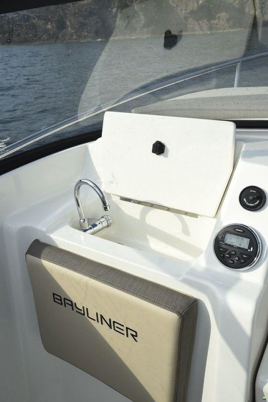 Bayliner VR5 Cuddy med Mercury F200 XL-E