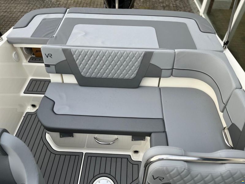 Bayliner VR5 Cuddy med Mercury F200 XL-E
