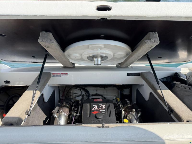 Sea Ray 220 Sunsport