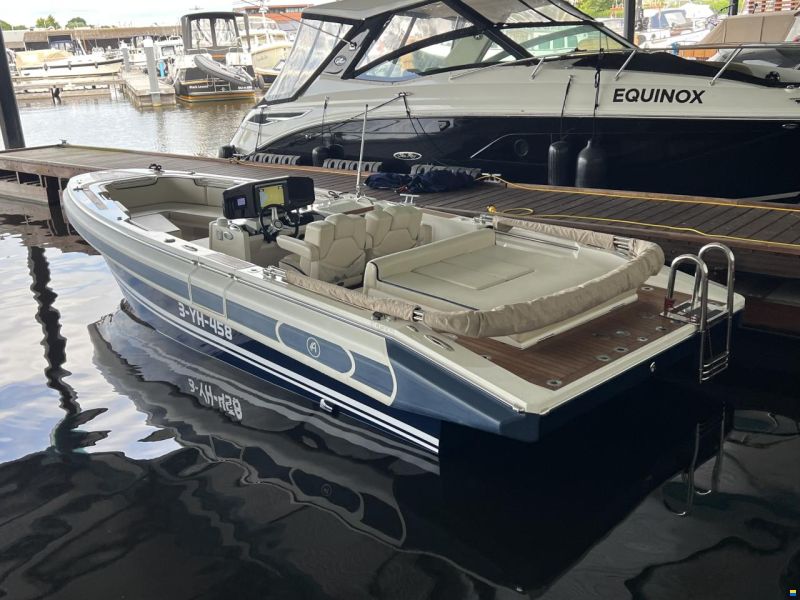 Novurania Chase 23