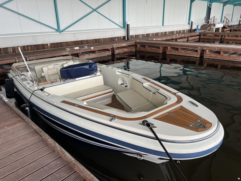 Novurania Chase 23