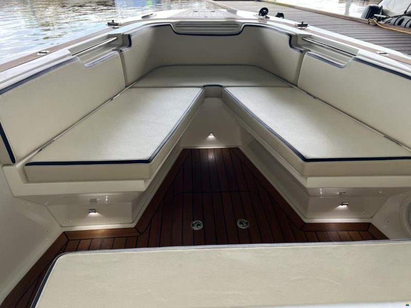 Novurania Chase 23