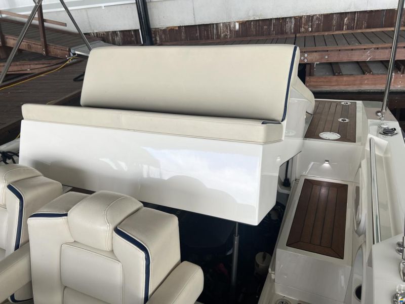 Novurania Chase 23