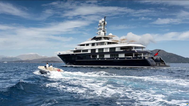 Novurania Chase 23