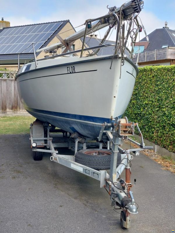 Dufour T7