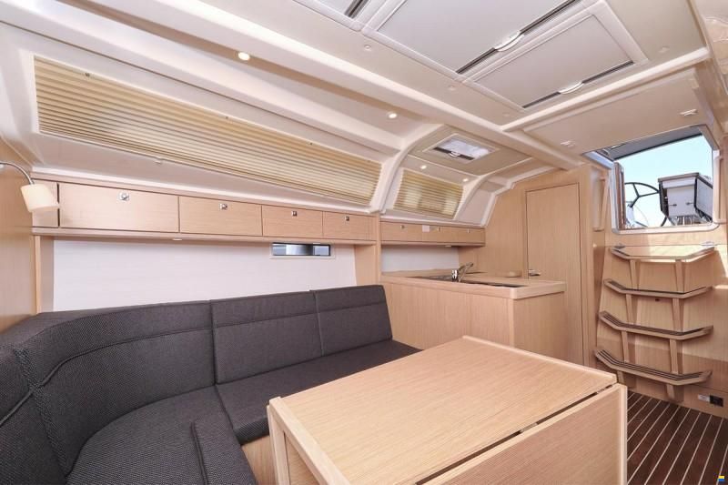 Bavaria Cruiser 37