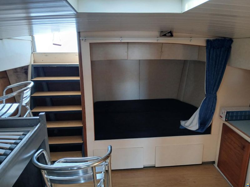 zelfbouw varend woonschip (ex marine)