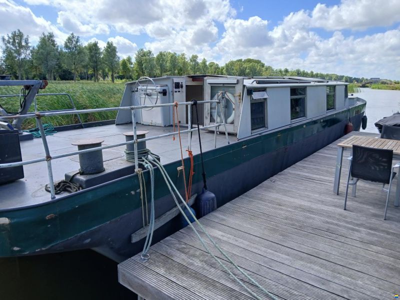 zelfbouw varend woonschip (ex marine)