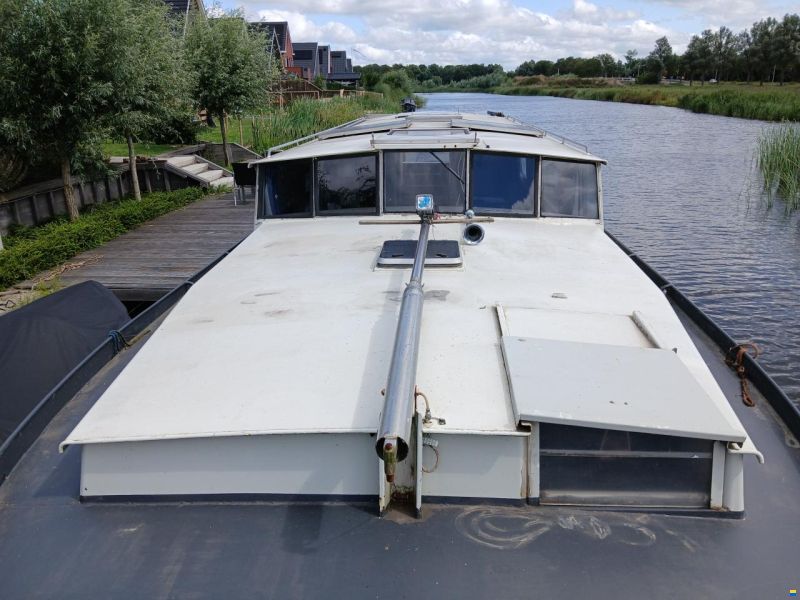 zelfbouw varend woonschip (ex marine)