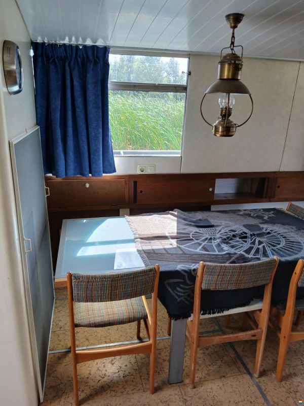 zelfbouw varend woonschip (ex marine)