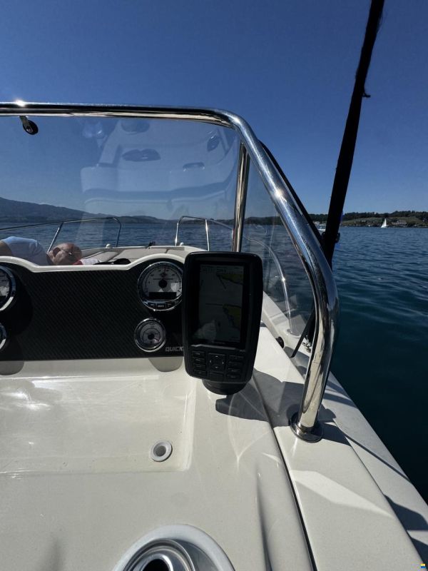 Quicksilver Activ 675 Sundeck
