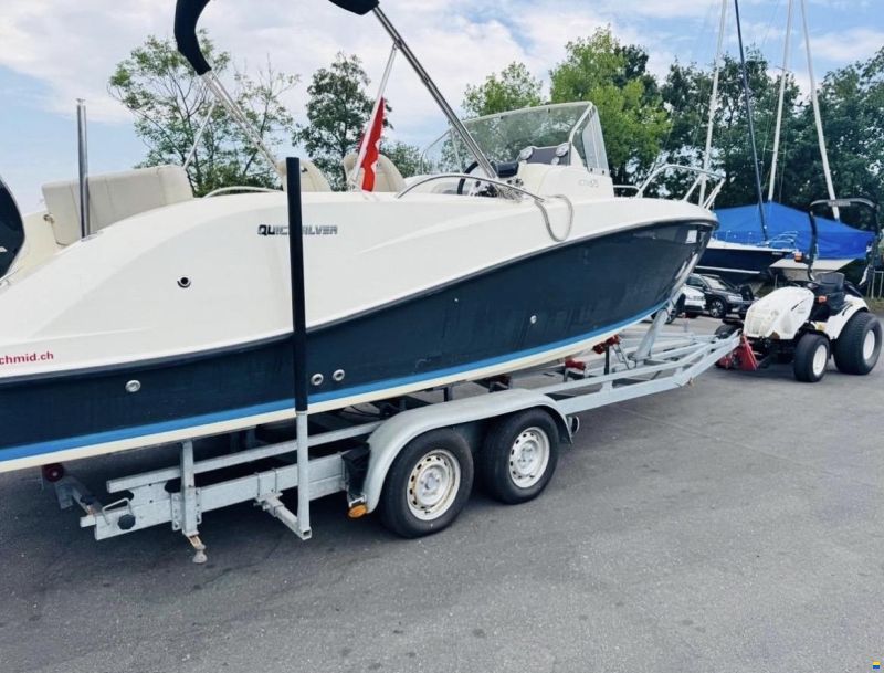 Quicksilver Activ 675 Sundeck