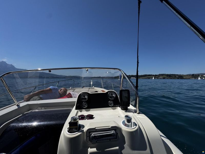 Quicksilver Activ 675 Sundeck