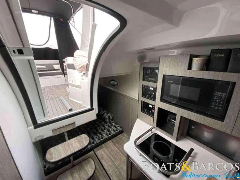 Monterey 295 Sport Yacht