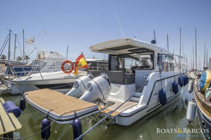 Sealine C390V
