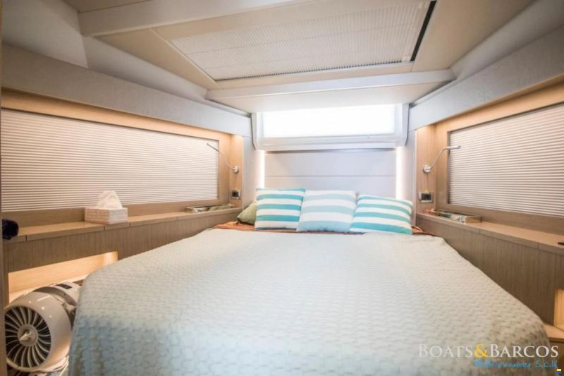 Sealine C390V