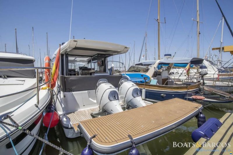 Sealine C390V