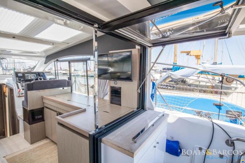 Sealine C390V