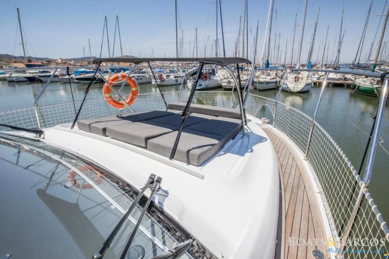 Sealine C390V