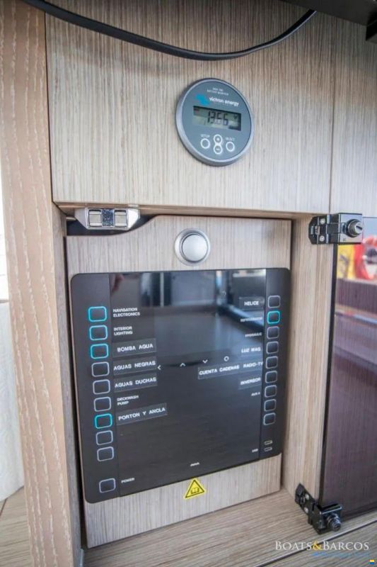 Sealine C390V